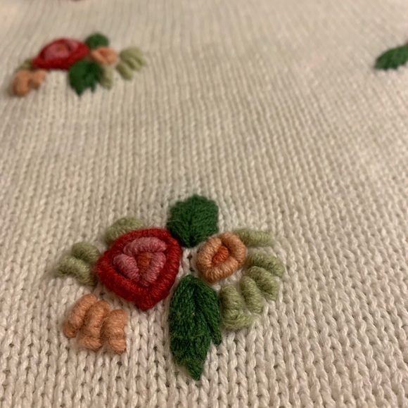 Vintage sweater with floral embroidery - Picture 6 of 6